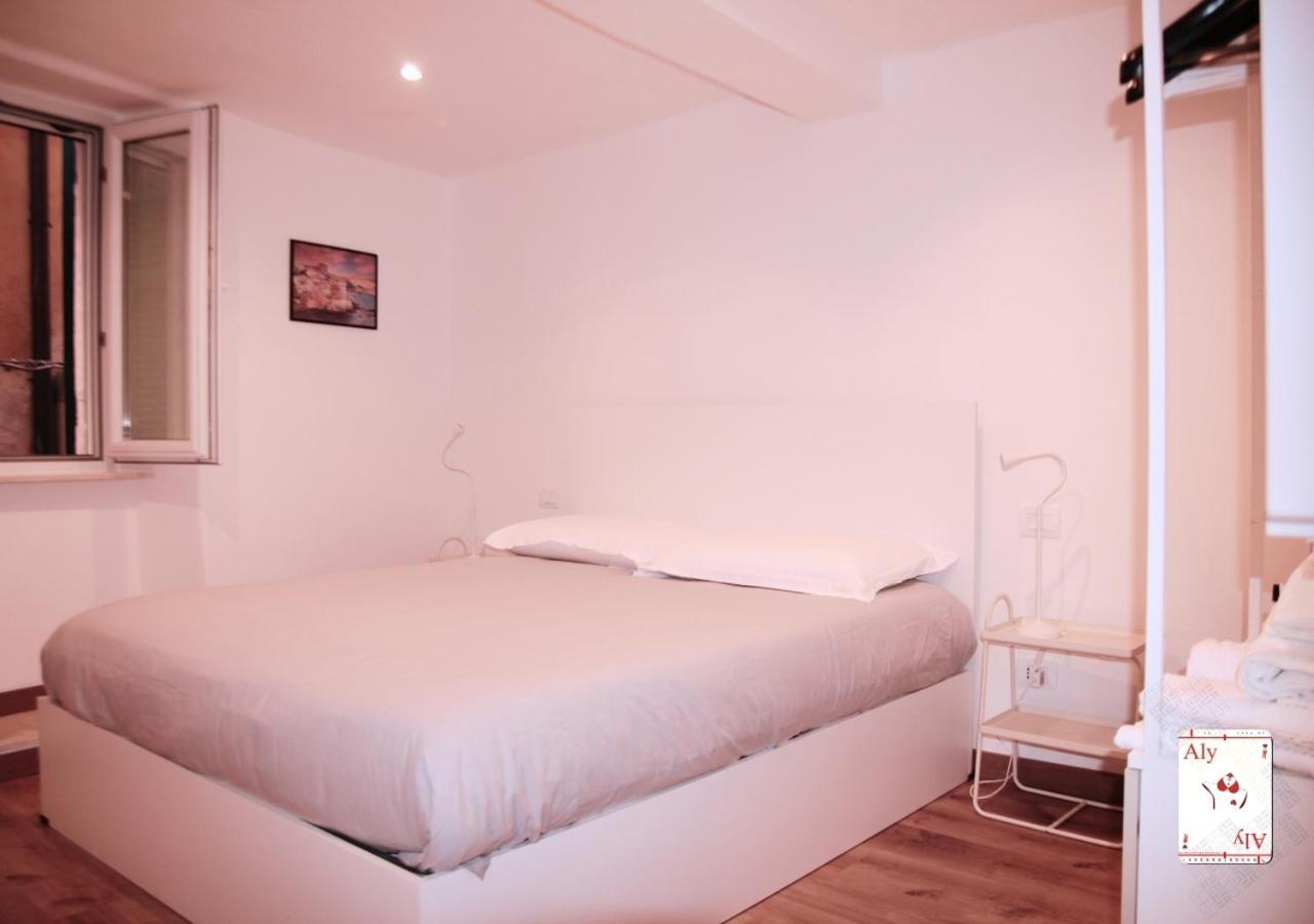 La Casa Di Aly Apartment Genoa Bagian luar foto